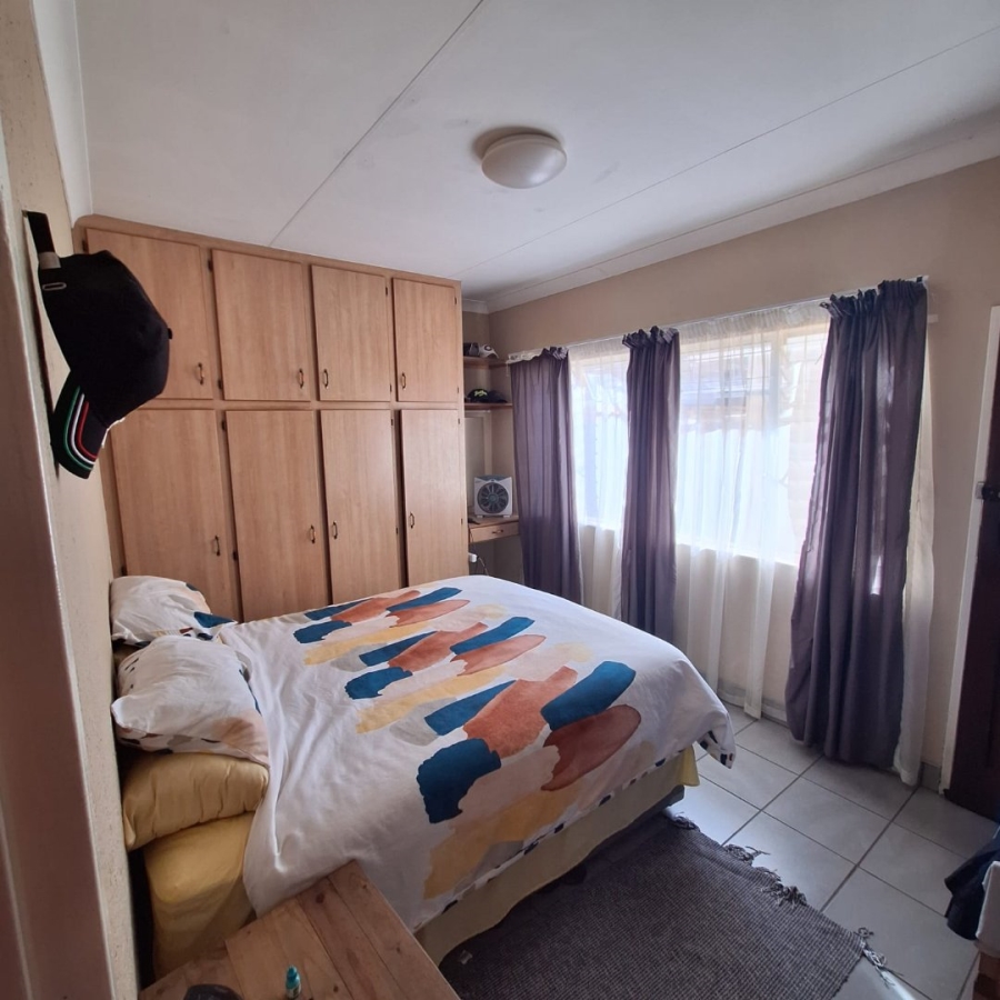 To Let 1 Bedroom Property for Rent in Flamwood North West